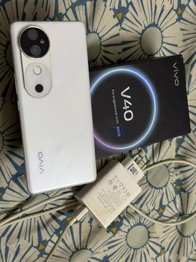 Vivo V40