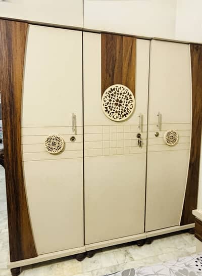 Complete Bedroom Furniture Set – Elegant & Well Maintained