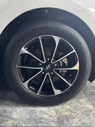 Hyundai Elantra 2024