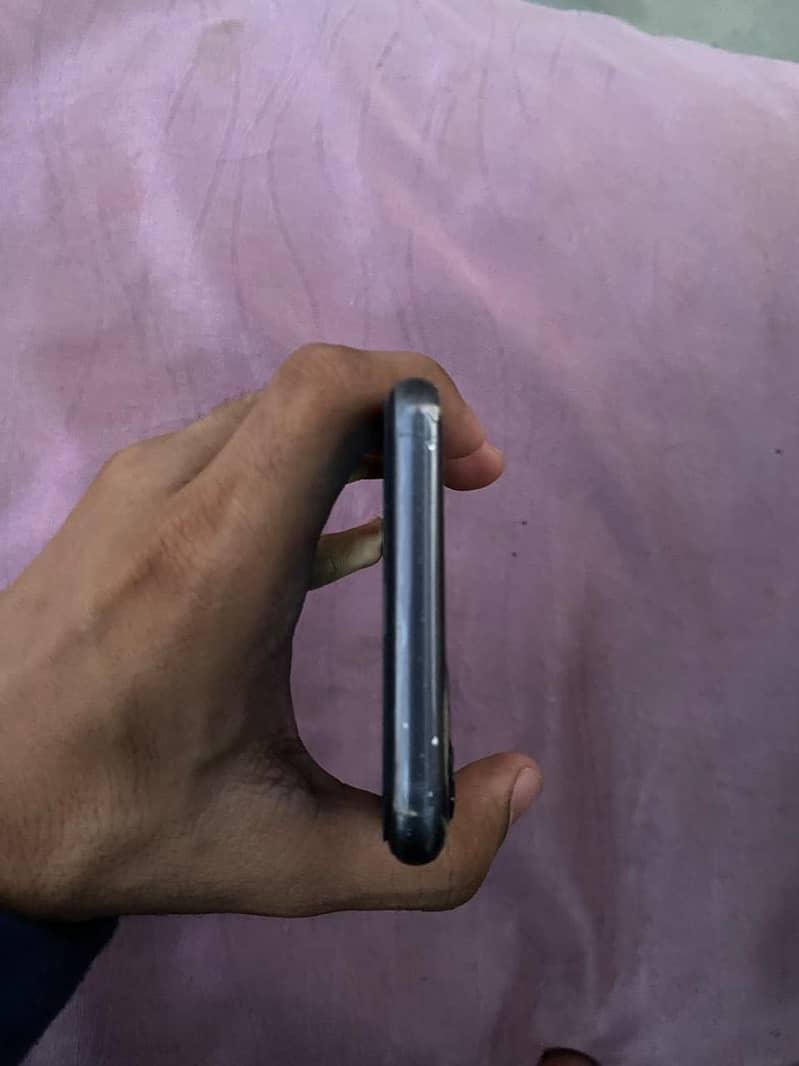 Apple iPhone 11 3
