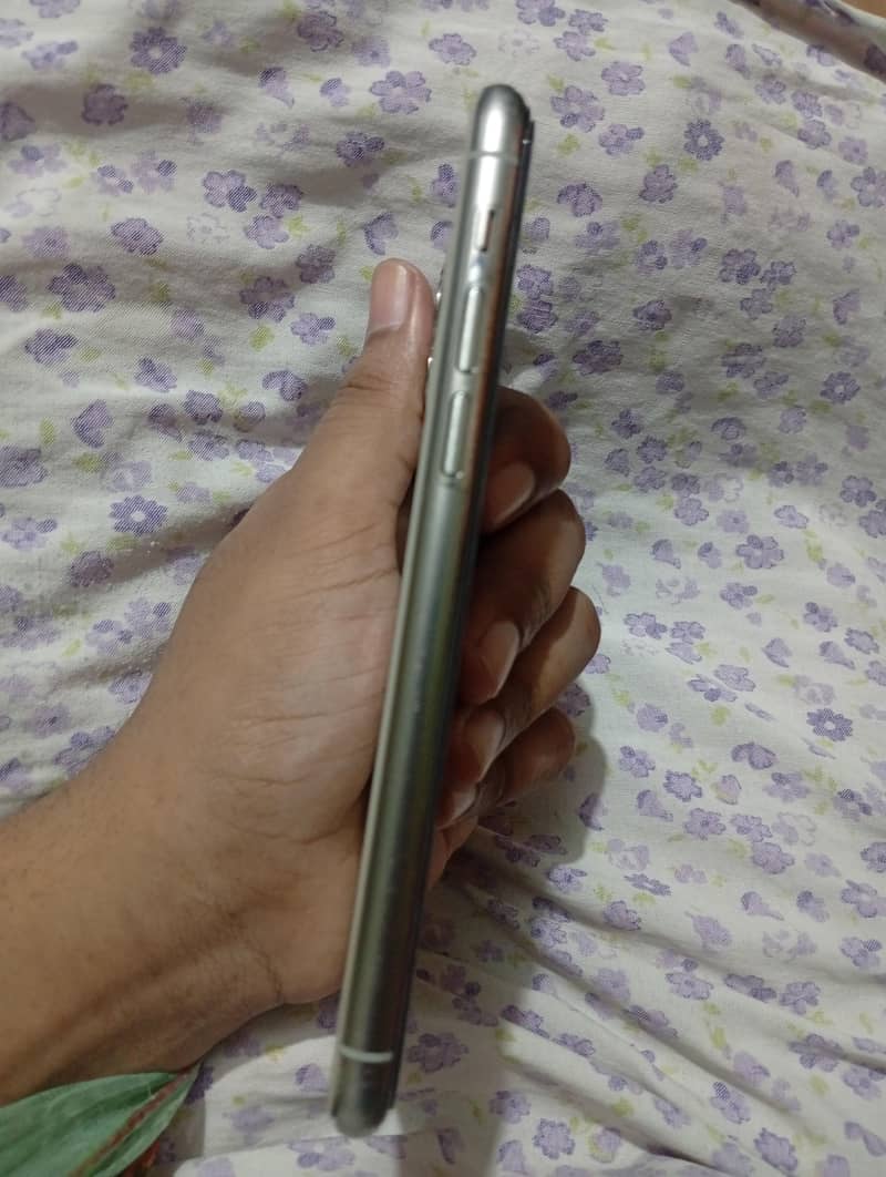 Apple iPhone 11 Pro 1