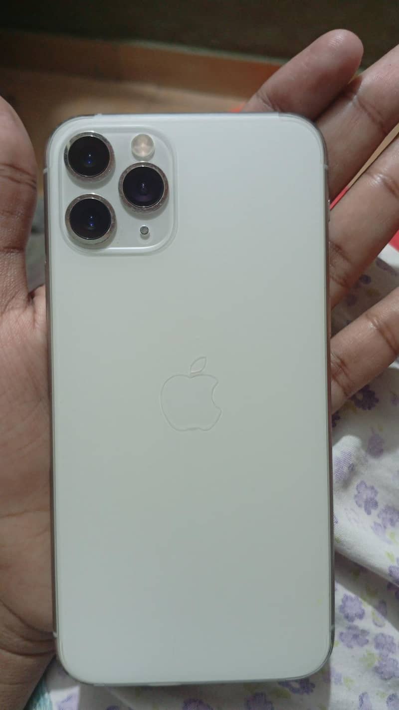 Apple iPhone 11 Pro 4