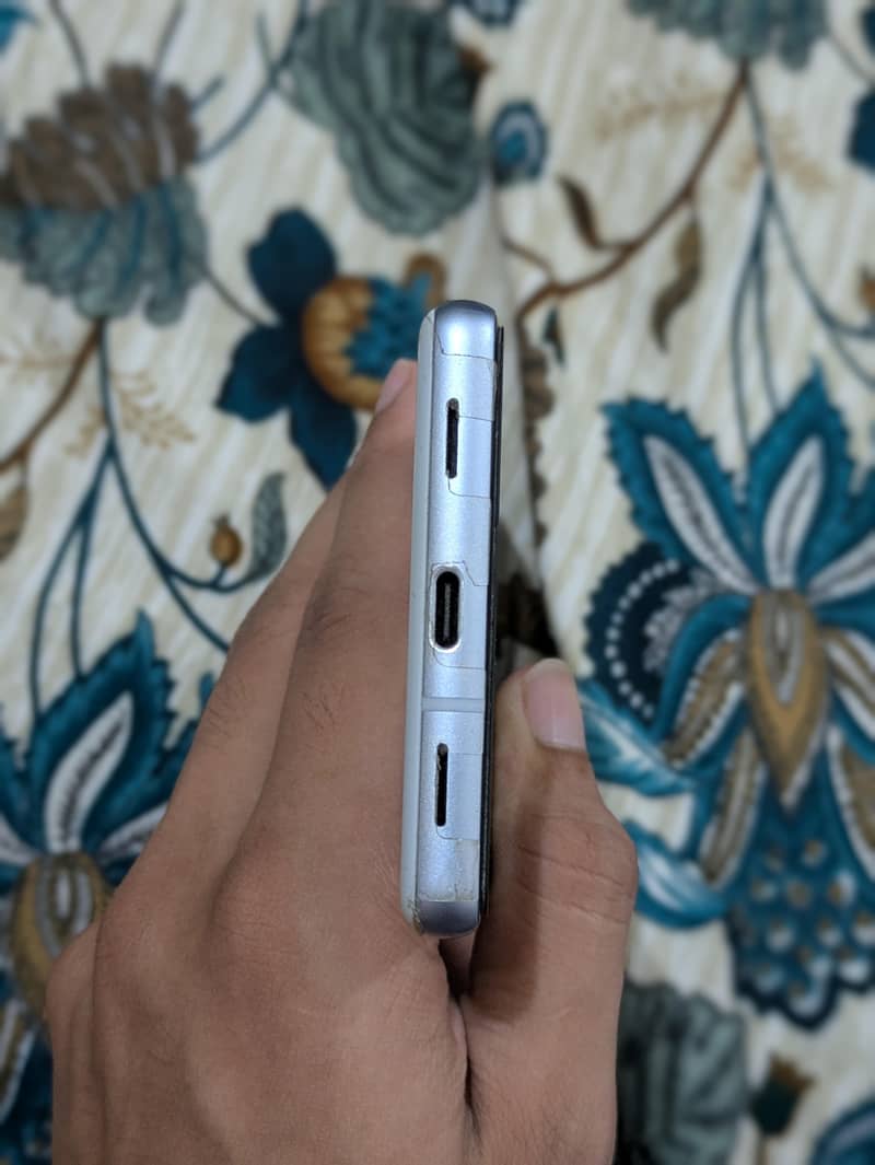 Google Pixel 7a 2