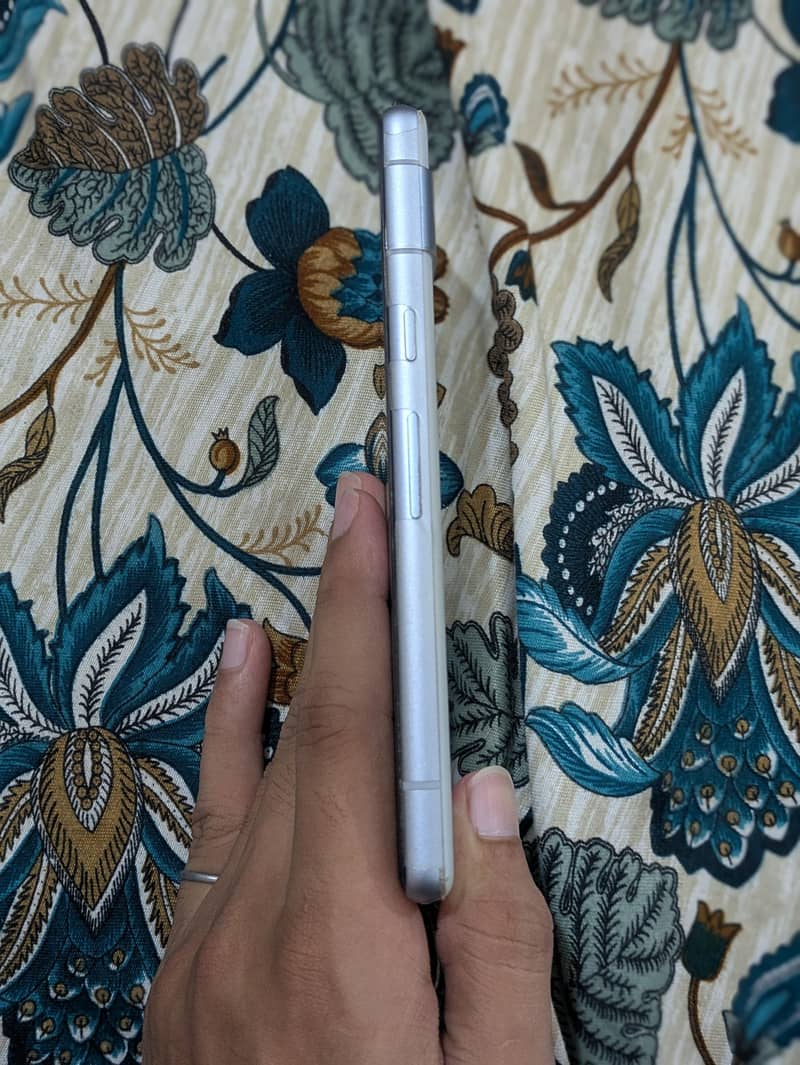 Google Pixel 7a 5