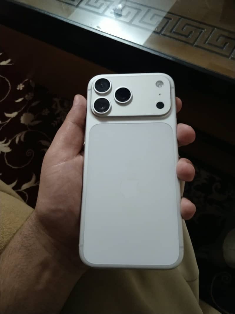 Apple iPhone 17 Pro Max 1