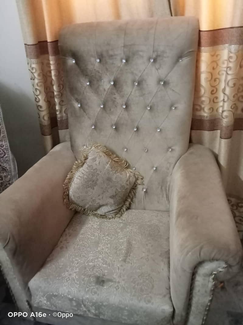 5 seater sofa set. . . . . . . . . 0