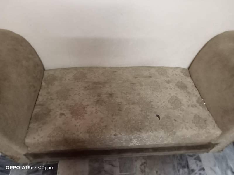5 seater sofa set. . . . . . . . . 3