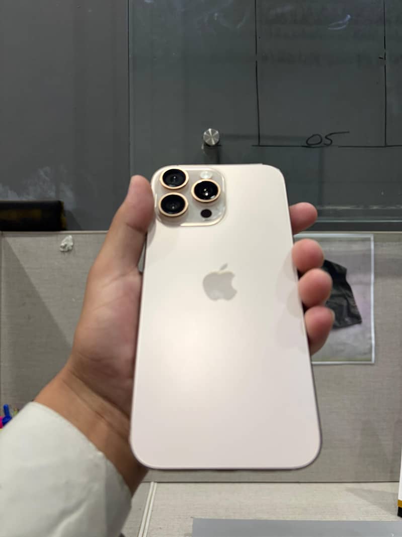 Apple iPhone 16 Pro Max 5