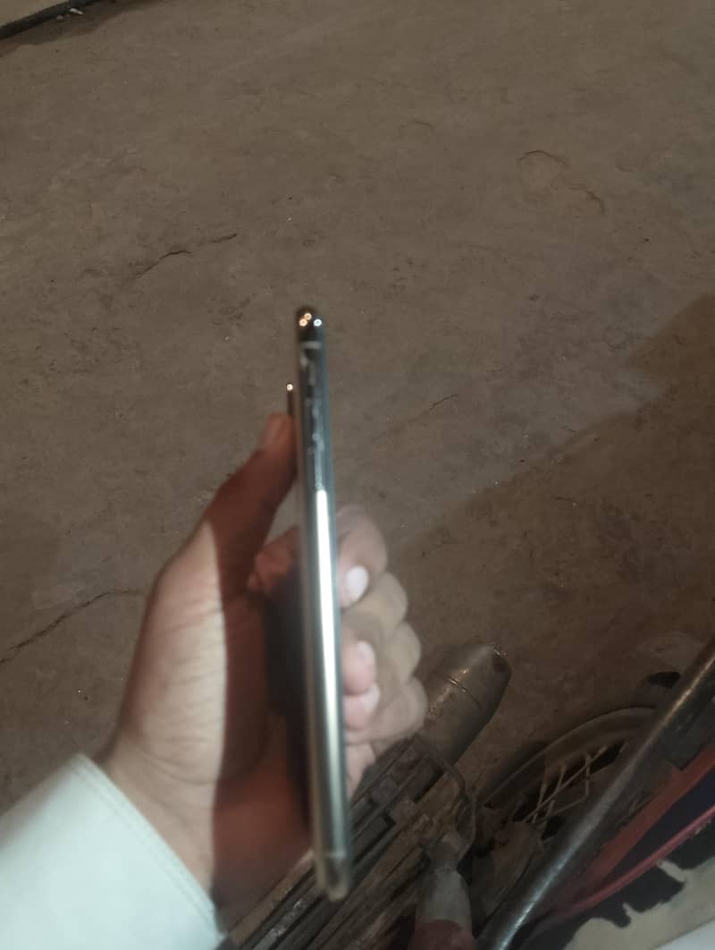 Apple iPhone X 3