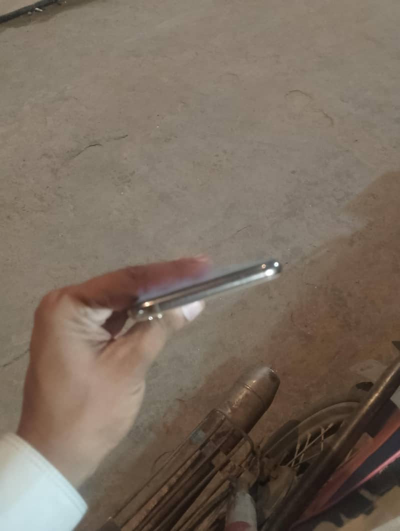 Apple iPhone X 5