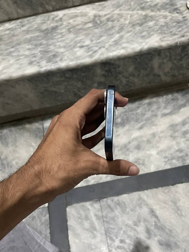 Apple iPhone 13 3