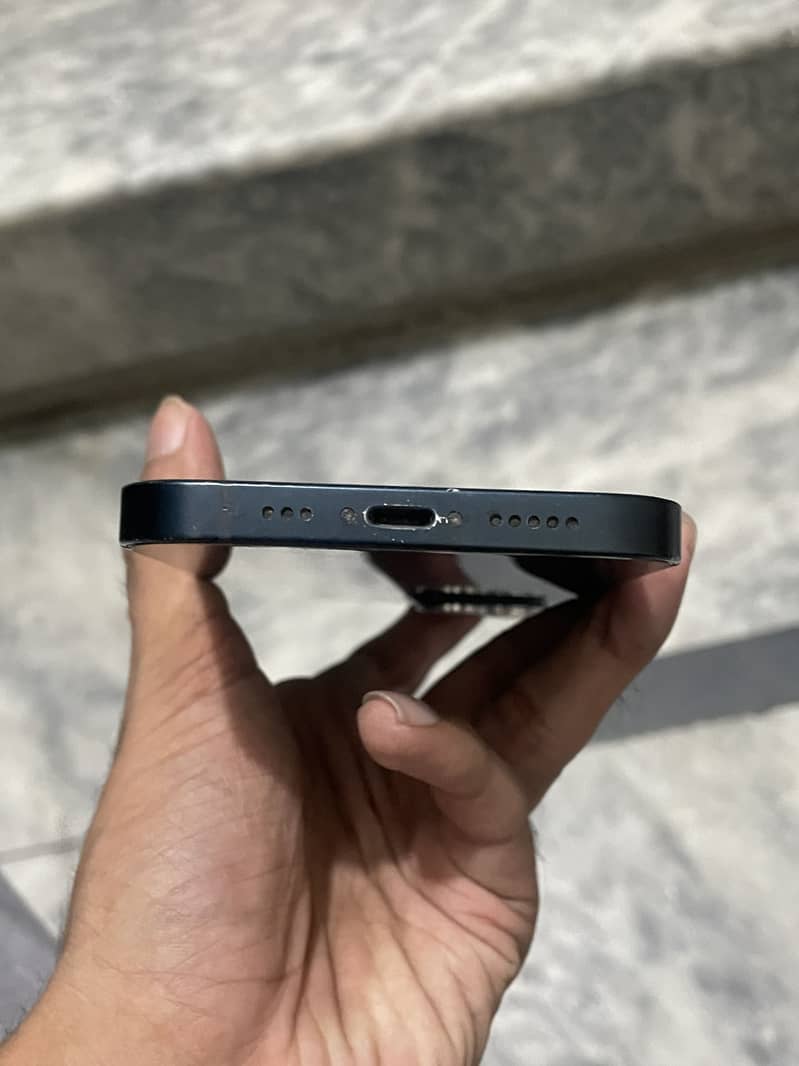 Apple iPhone 13 4
