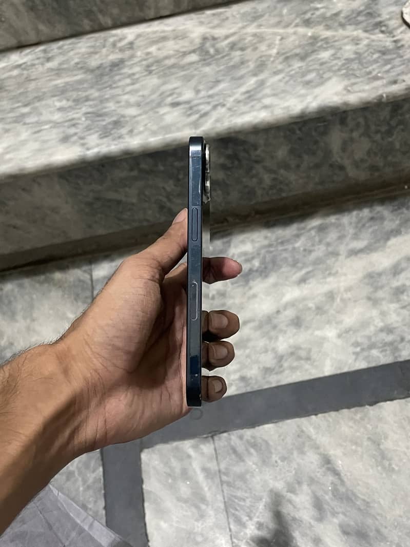 Apple iPhone 13 6