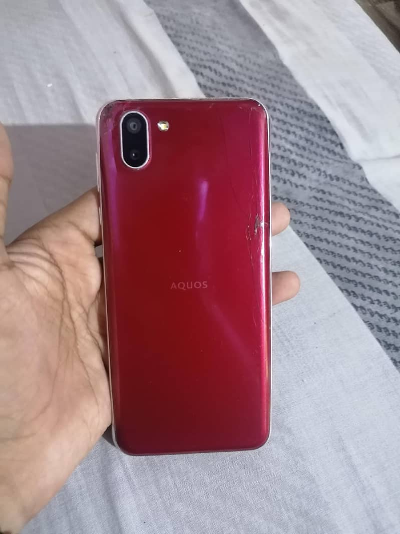 Sharp Aquos R2 0