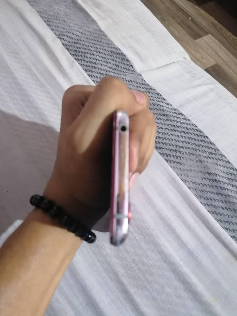 Sharp Aquos R2 2