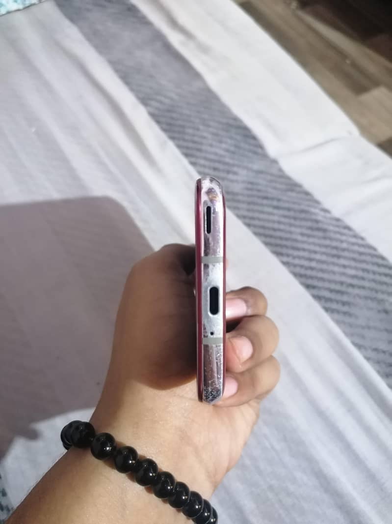 Sharp Aquos R2 3