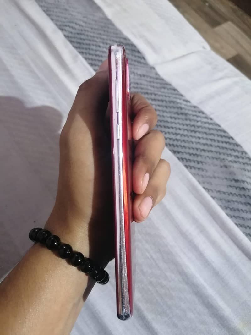 Sharp Aquos R2 4