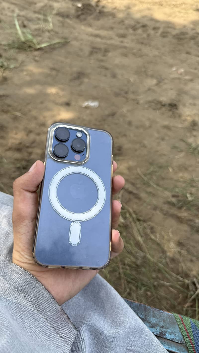 Apple iPhone 15 Pro 3