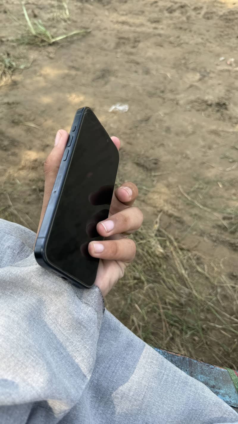 Apple iPhone 15 Pro 4
