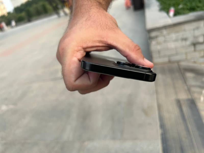 IPhone 16 Pro Max 2