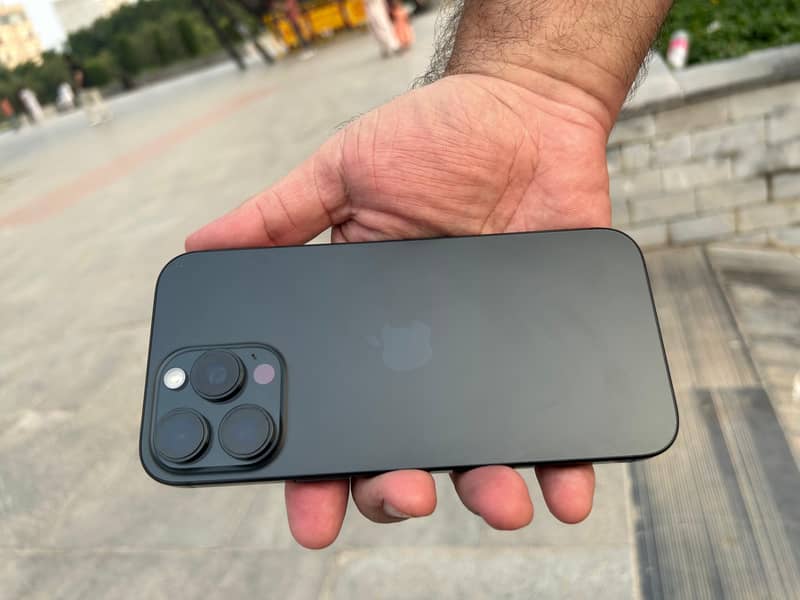 IPhone 16 Pro Max 1