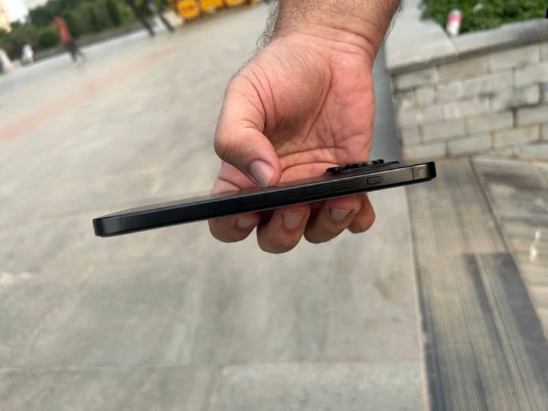 IPhone 16 Pro Max 5