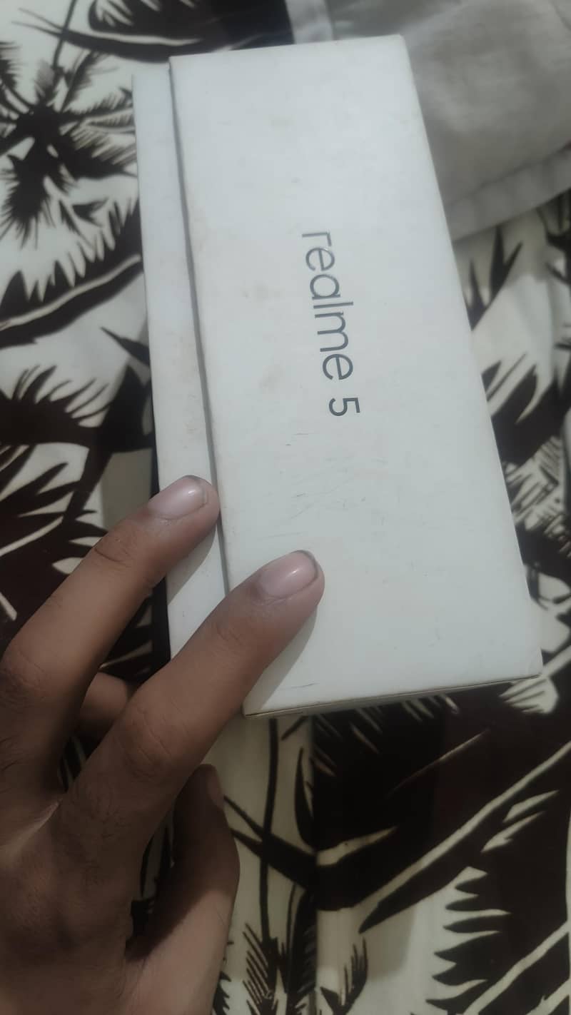 Realme 5    4/64 1