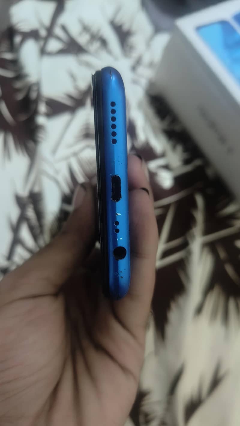 Realme 5    4/64 4