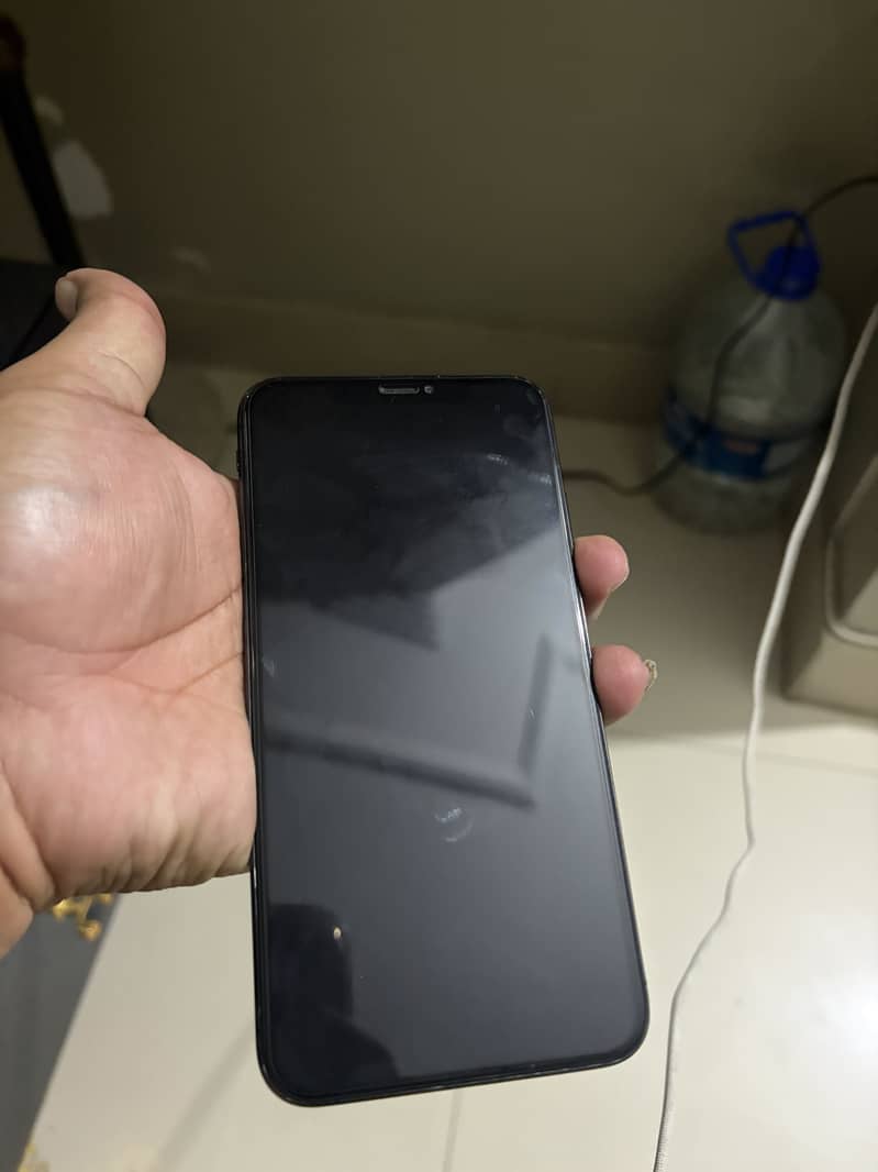 Apple iPhone XS Max 1