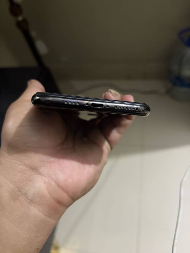 Apple iPhone XS Max 3