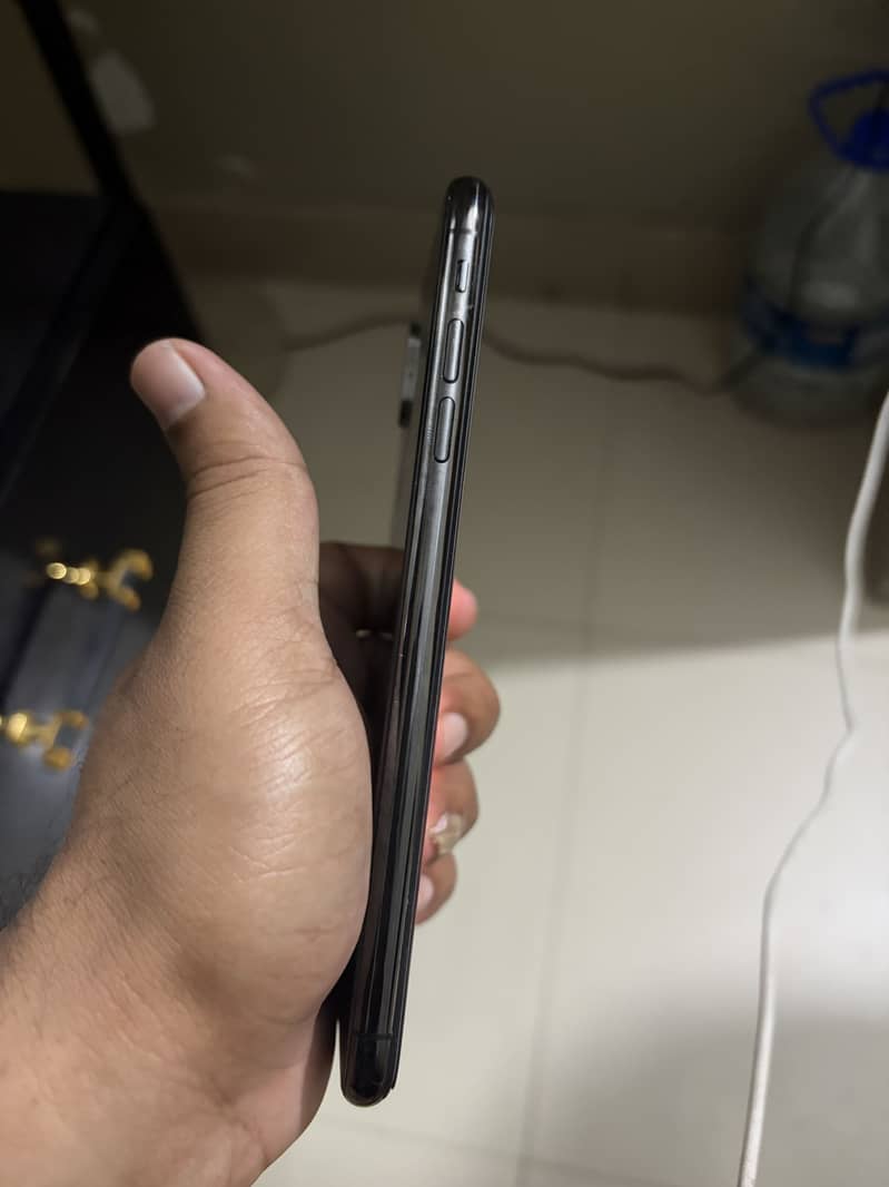 Apple iPhone XS Max 5