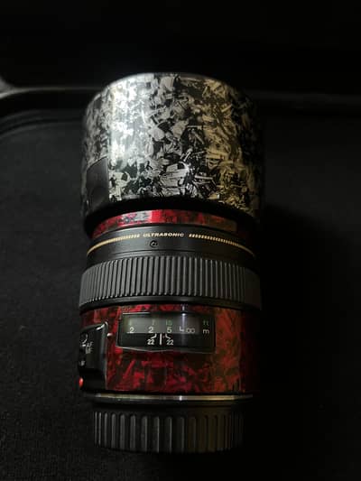 85 mm 1.8 Canon full frame lens