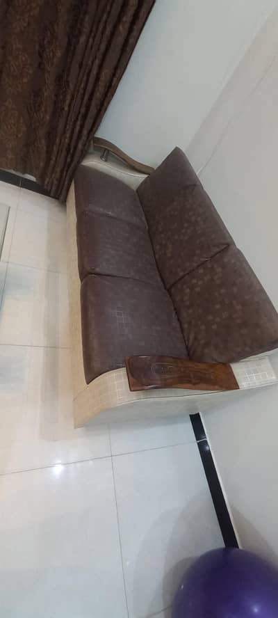 7 seaters sof set leader good condition