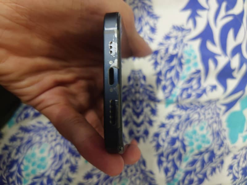 Apple iPhone 12 4