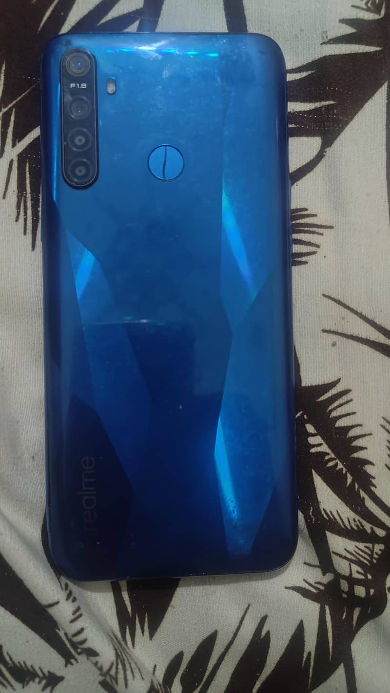Realme 5    4/64 6
