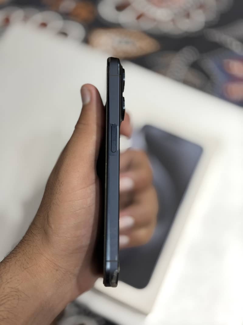 Apple iPhone 15 Pro 3