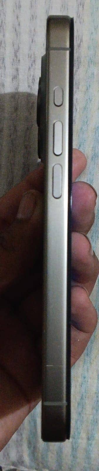 Apple iPhone 15 Pro 4