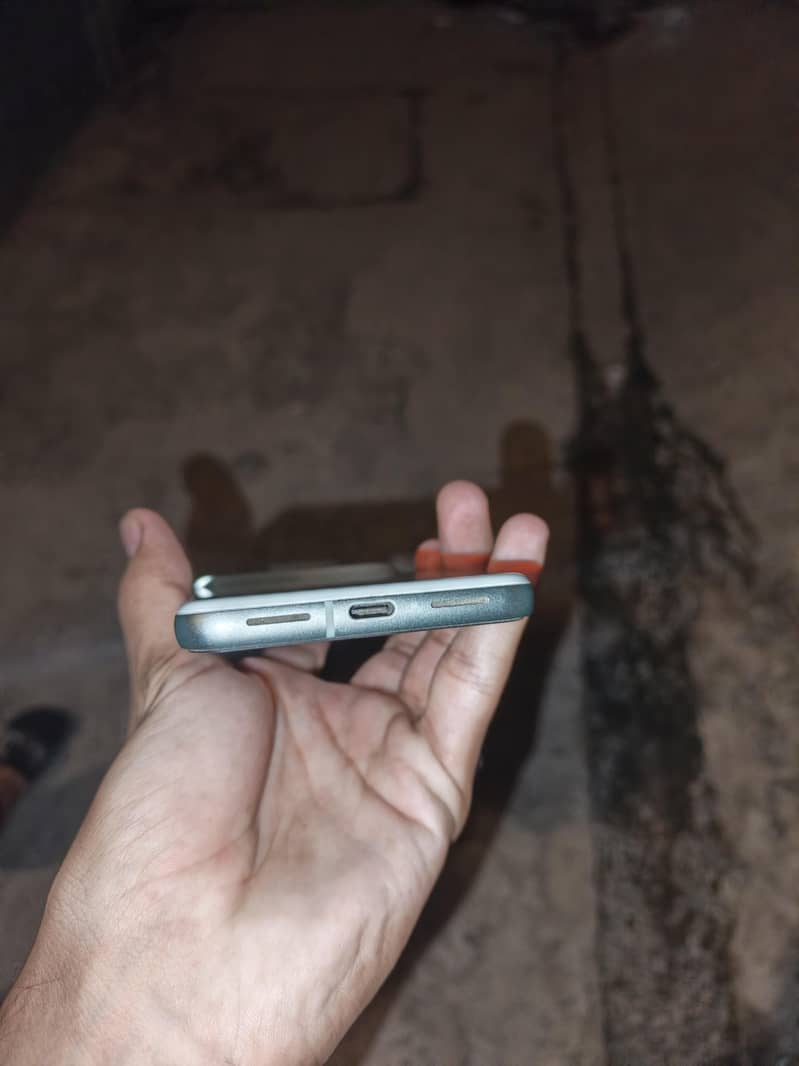 Google Pixel 8 2