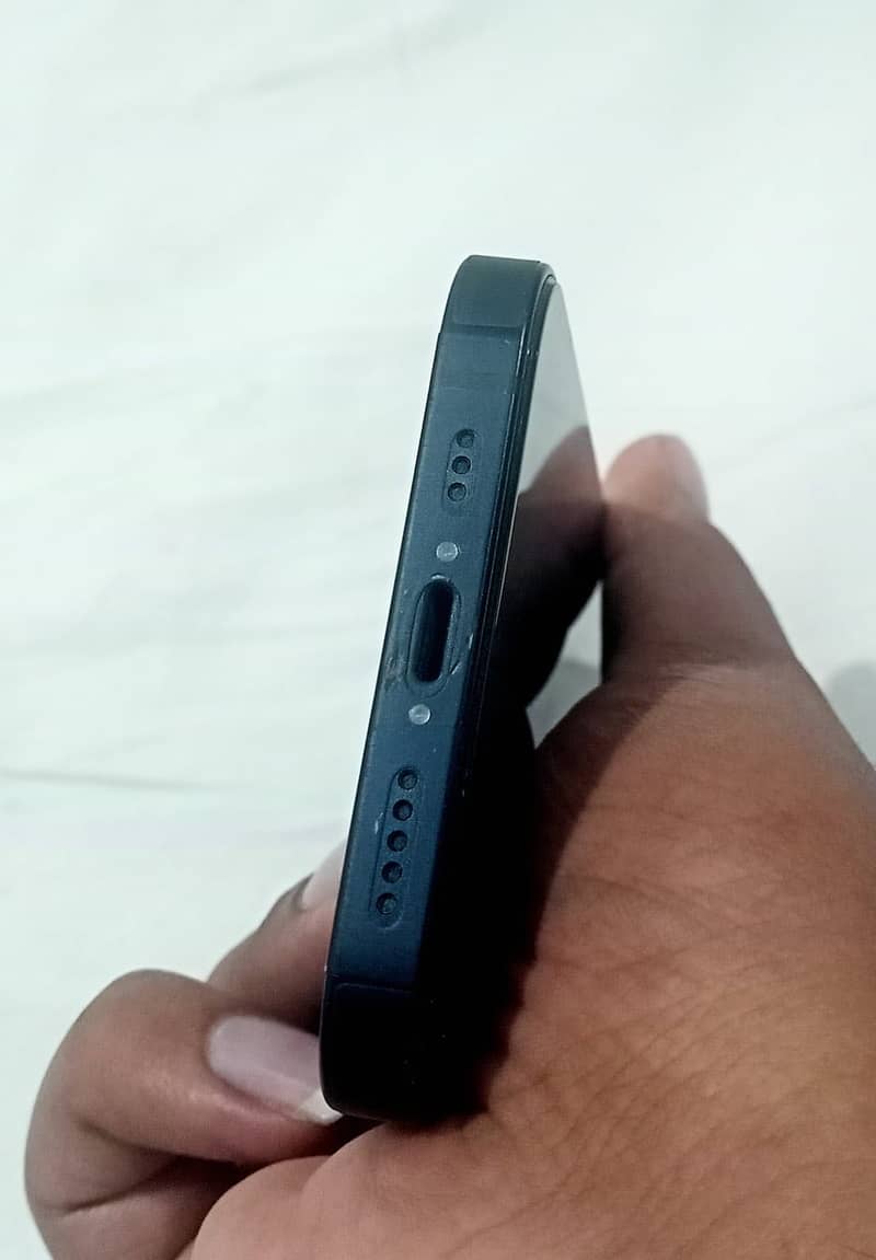 Apple iPhone 13 6