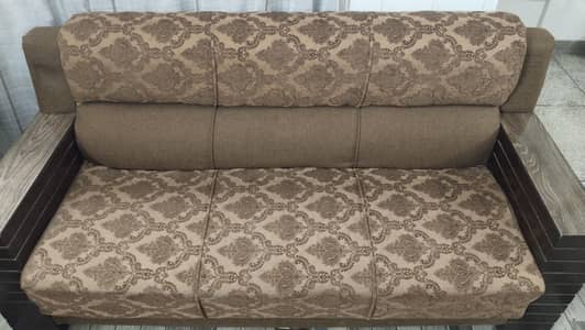 5 Seater Sofa set Just Like New. .