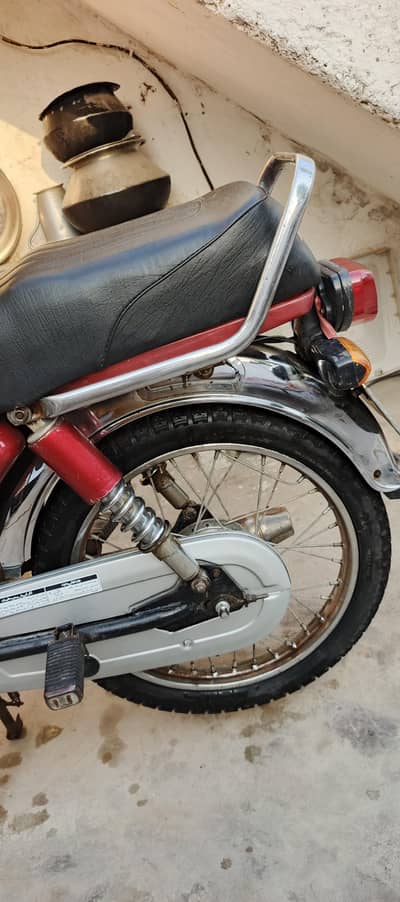 engine bilkul okay 10rupy bhe Kam Nahin hone wala03074955363