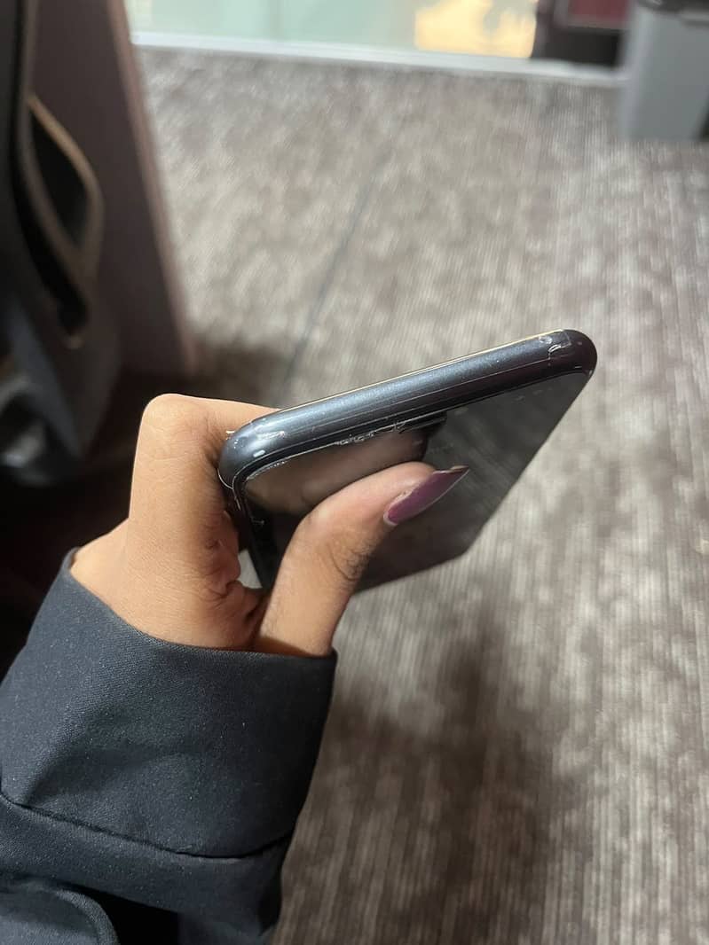 Apple iPhone 11 3