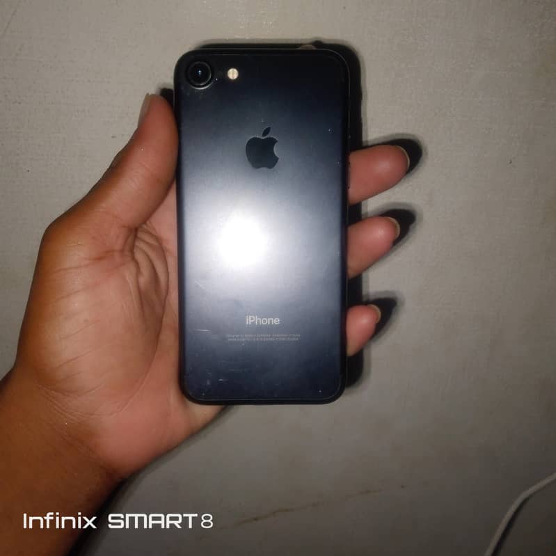 Apple iPhone 7 0