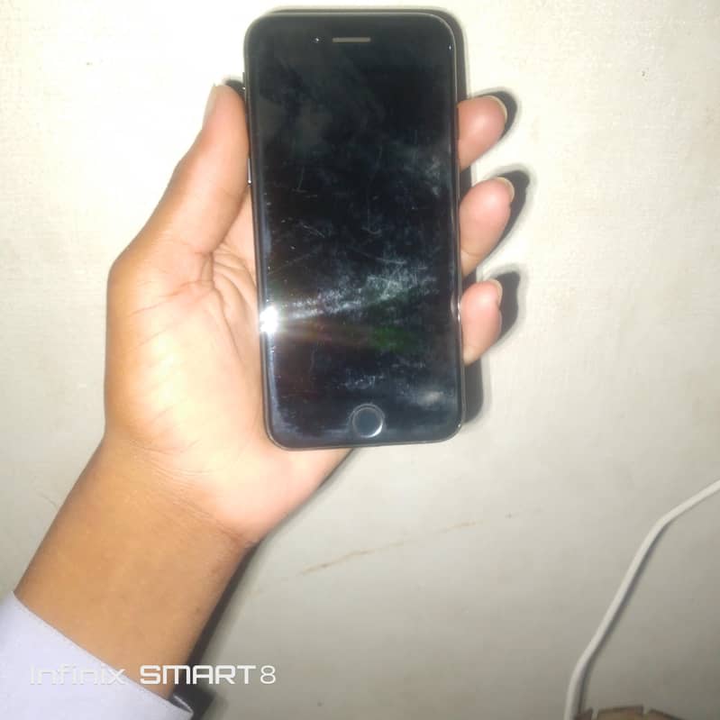 Apple iPhone 7 1