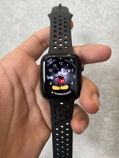 Apple watch se nike addition