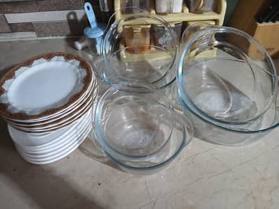 3 big glass bowls 6 palaters 6 tray