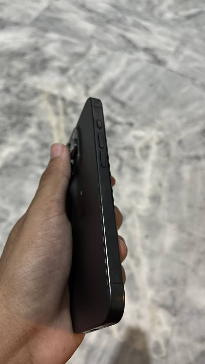Apple iPhone 15 Pro 4