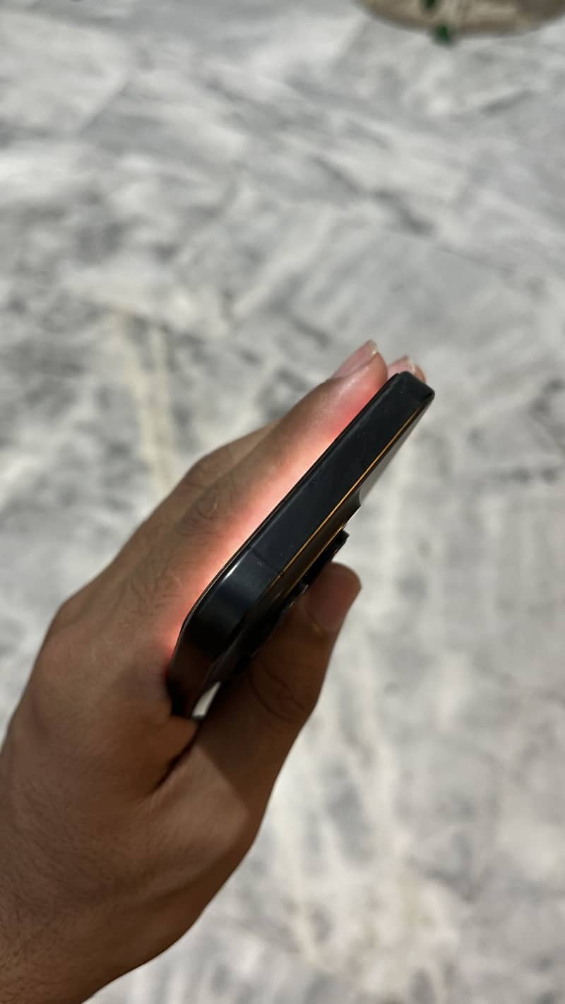 Apple iPhone 15 Pro 6
