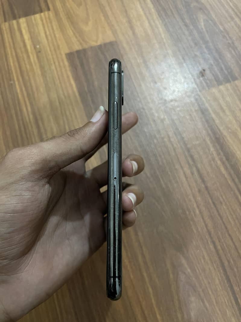 Apple iPhone X 4