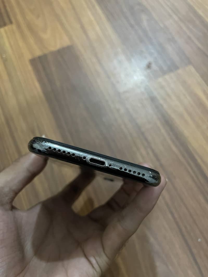 Apple iPhone X 5